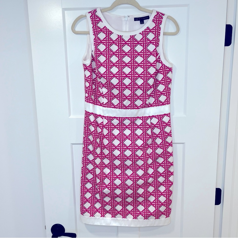 Brooks Brothers Sheath Dress Pink White Size 4 Sleeveless Knee Length Jaquard